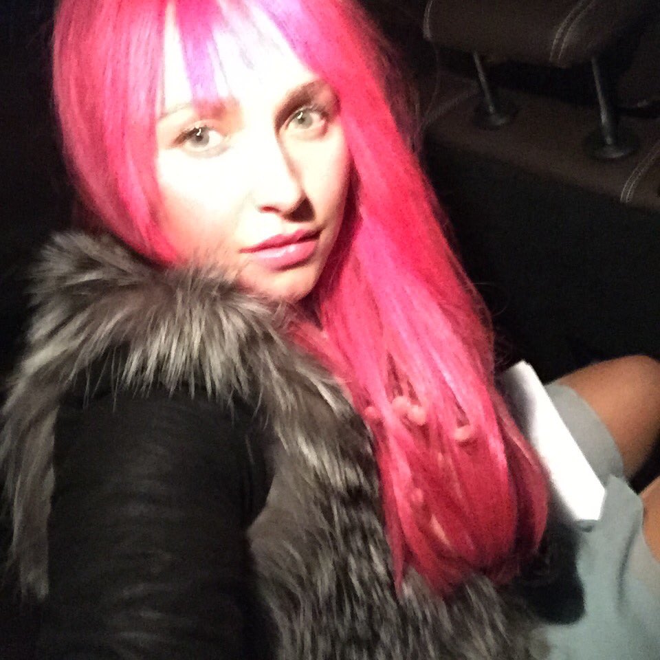 SO my friends at #AnthonyLeonardSalon #NYC convinced me to NOT dye my hair #PINK but made me this wig instead ???? #YES https://t.co/uFyZJCctja