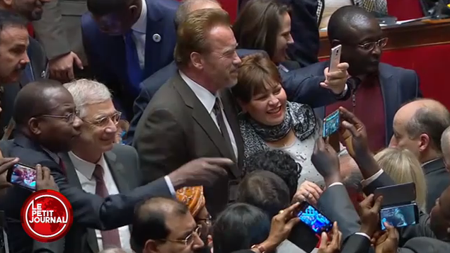 RT @canalplus: Ce moment où les députés se bousculent pour faire des selfies avec Arnold @Schwarzenegger https://t.co/eu9UxO5z9u https://t.…