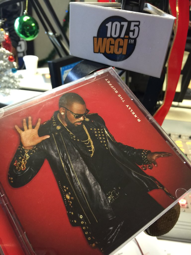 RT @WGCI: .@rkelly in the building! Live now on 107.5 WGCI https://t.co/cVnBoeSTzw #ChicagoMorningTakeover https://t.co/GGerG99QXA