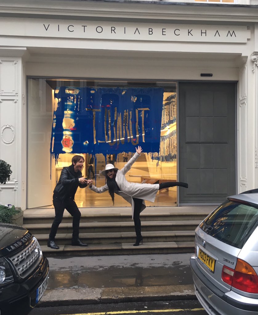 The ballet has come to #VBDoverSt London! Starring @evalongoria X ???????????????? X vb https://t.co/M7KHWMvpb6