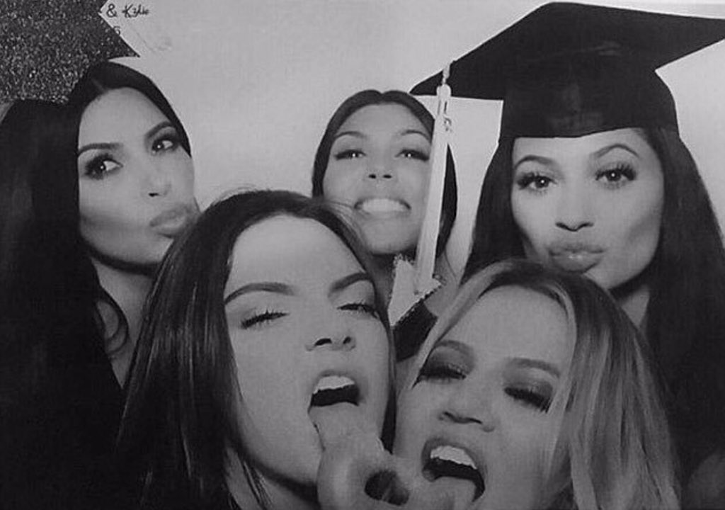 Kendall & Kylie's graduation party! East Coast let's watch Keeping Up With the Kardashians in in a few minutes! ???? https://t.co/KAY0Hfonqx