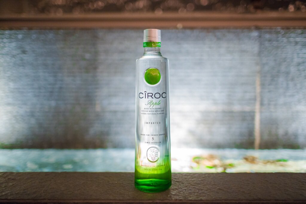 #CyberMonday is here! Send a friend the most tempting CÎROC variant! Order #CirocApple at https://t.co/4jftGcozZs.???? https://t.co/UROSEiqywh