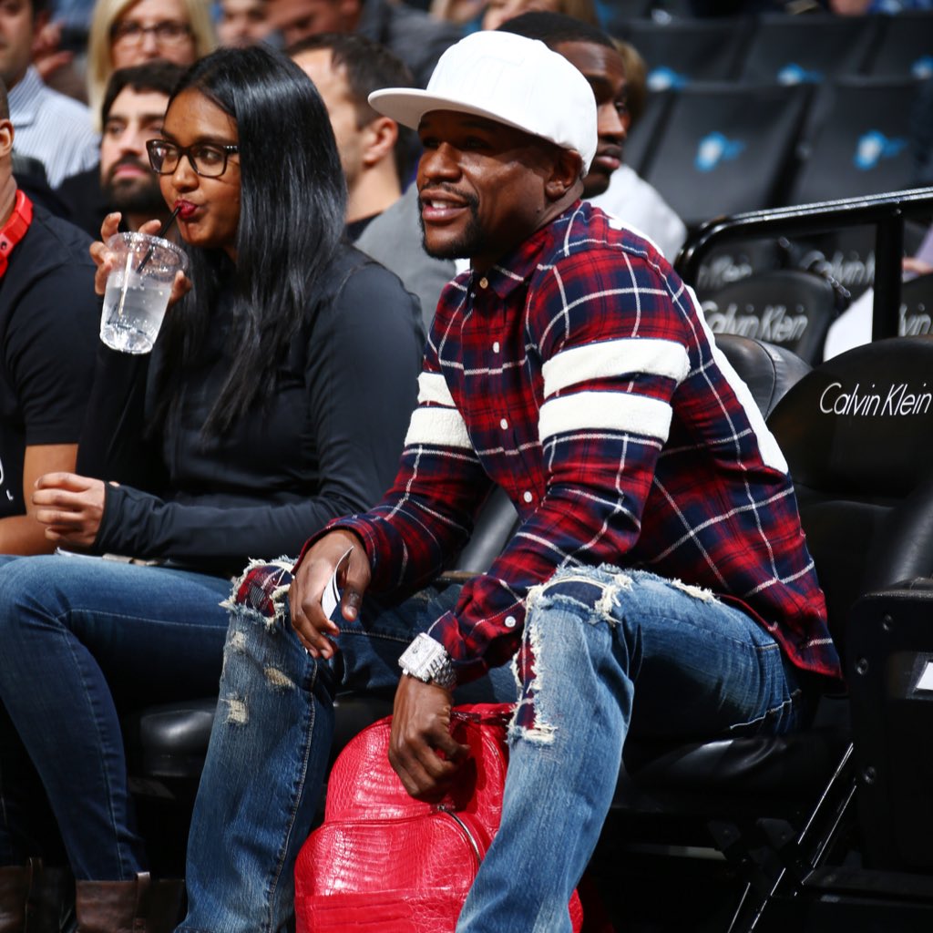 RT @barclayscenter: .@FloydMayweather in the house for tonight's #Nets game in Brooklyn. #WhosInTheHouse https://t.co/OClTJiB86y