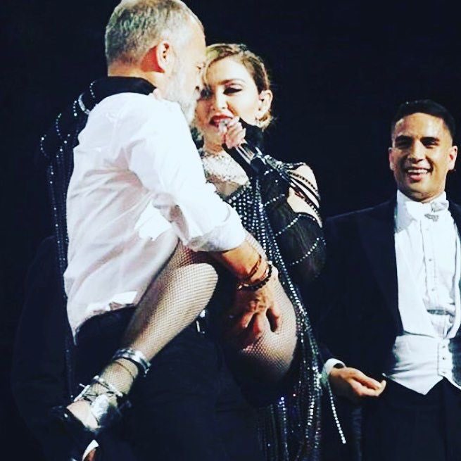 Thanks for being my Unapologetic Bitch Graham‼️ hope you had FUN!???????????? ❤️ #rebelhearttour https://t.co/NsejU2ddfK