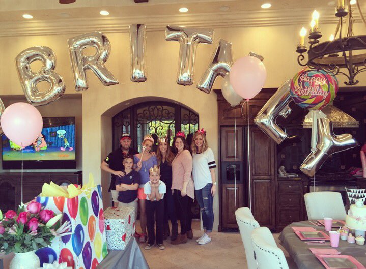 Had the CUTEST surprise party today!!! A special thank you to Miss @MileyCyrus for sending these awesome balloons! ???? https://t.co/6W7TmNBGeo