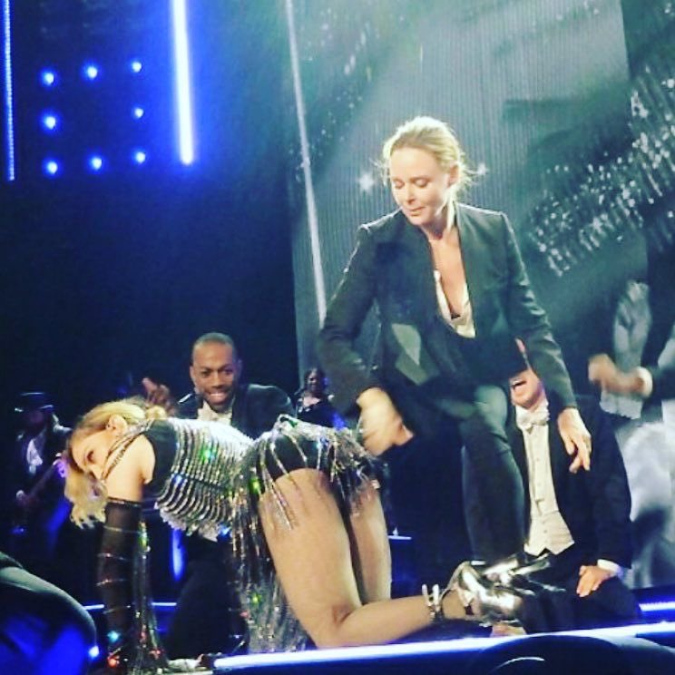 Getting the spanking i deserve‼️ thanks for being my UB Stelly????????????????????????. ❤️ #rebelhearttour https://t.co/HSpv4w0F4Z
