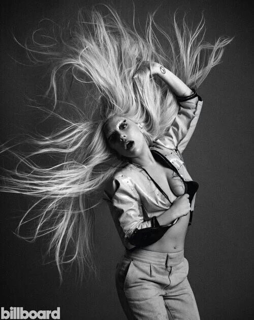 Thanku @inezandvinoodh for photographing me @billboard WOMAN OF THE YEAR. I felt like a human storm w mom and dad ❤️ https://t.co/zKDor5zYIu