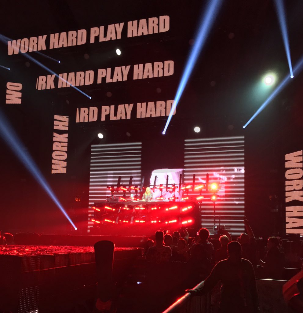 RT @TheO2: Everyone's on their feet when @davidguetta is on the stage here @TheO2 #CapitalJBB #workhardplayhard https://t.co/D7eaynaOwP
