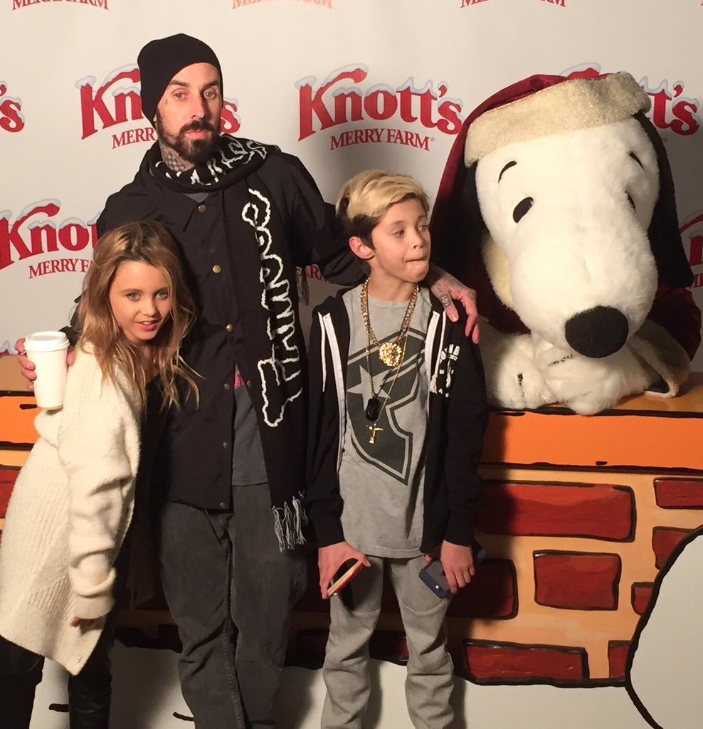 RT @knotts: .@TravisBarker and his family rocked out at #Knotts #MerryFarm tonight! https://t.co/jP8cC4l51t