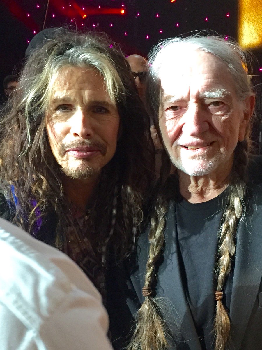 THE LIFE I LOVE IS MAKIN MUSIC WITH MY FRIENDS...@WILLIENELSON #JOHNLENNON75 https://t.co/zPbLco3S5h