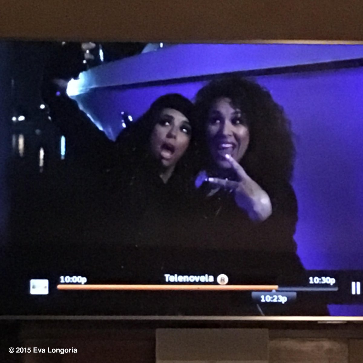 Who loved our burglar selfie?! @DianaMariaRiva Mimi and Ana Sofia a riot! #Telenovela https://t.co/86JwXWKESZ