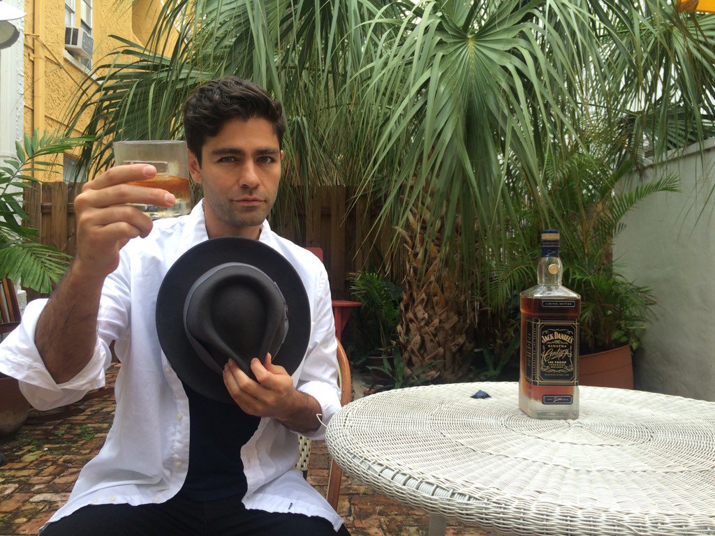 Toasting to Frank Sinatra with  @JackDaniels_US on his 100th birthday, raise a glass w/me #ToastSinatraContest #spon https://t.co/Wrv9aX7z68