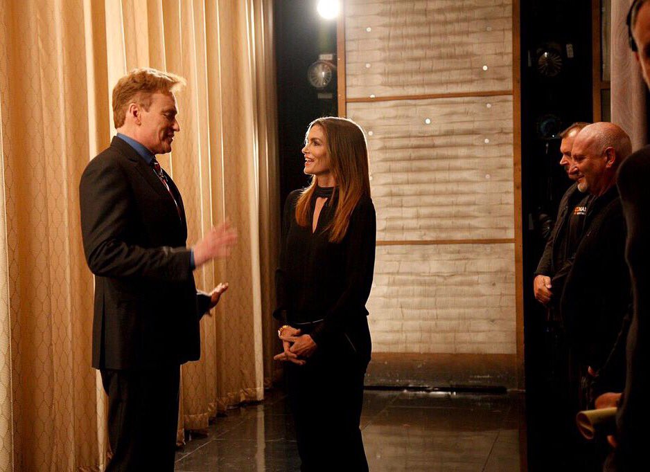 Backstage with #CONAN. Yes, he is a lot taller than me — even in heels! Tune in tonight! ????• https://t.co/qSozWZEh0C https://t.co/EgJaLPmncT