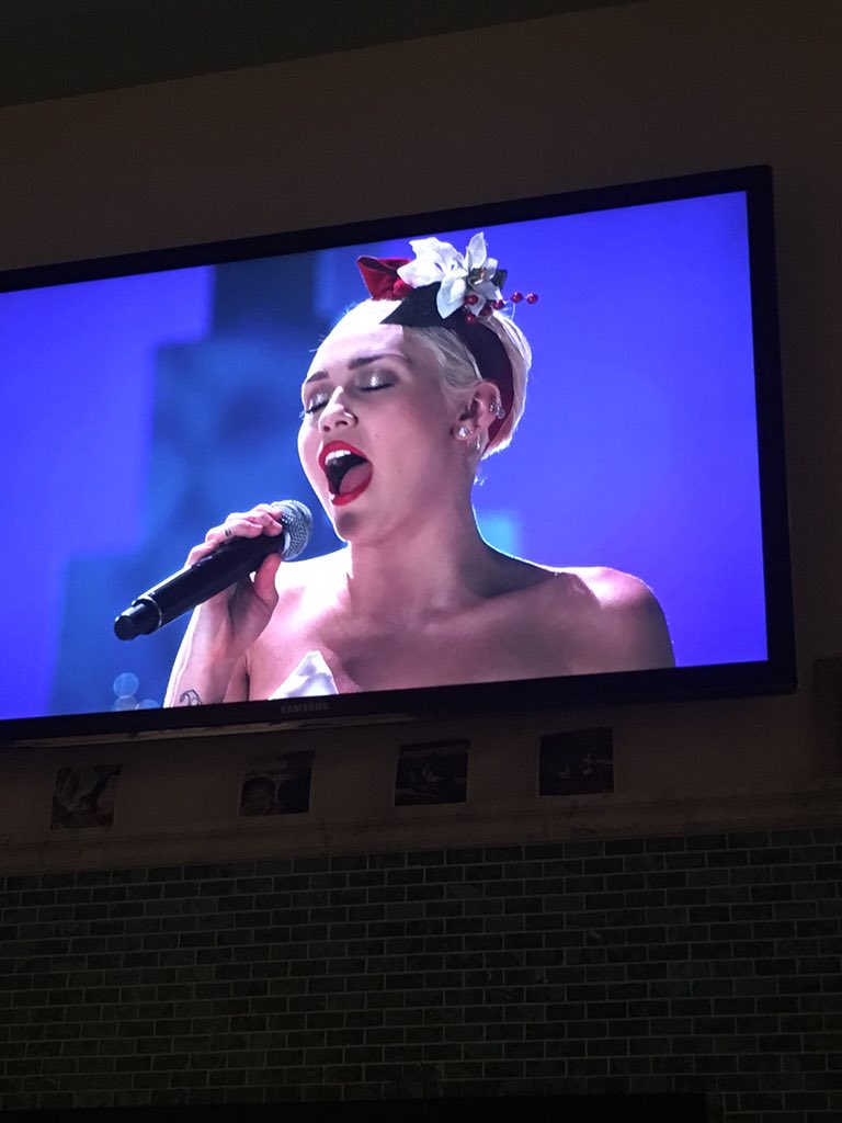 Jesus, Miley. That's my new fav version of Silent Night ❤️ https://t.co/M4ZDfpvFPe
