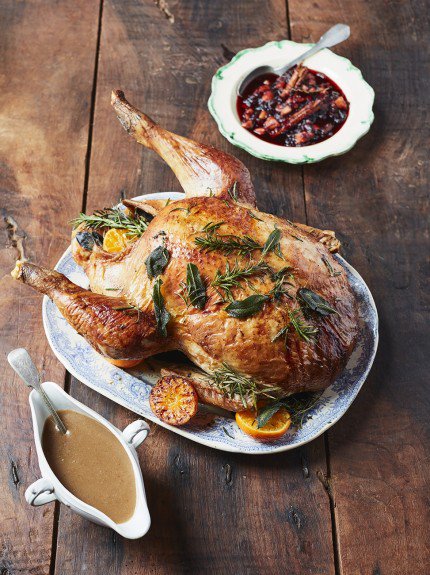As it's #ChristmasEve, #RecipeoftheDay had to be this EASY #Turkey: https://t.co/tMBzScvx0a #JamiesChristmas https://t.co/B9ftA22NKB