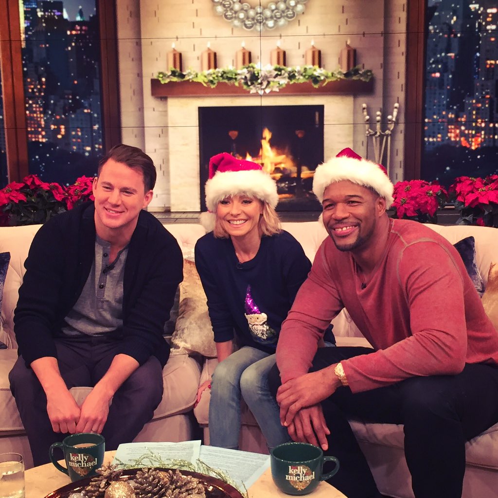 RT @KellyandMichael: Tune in now for #ChanningTatum on #KellyandMichael's #CozyChristmas! #Christmas #????#????????  @channingtatum https://t.co/jOf…