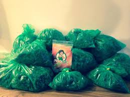 stayn clean wit @funk_sac  they got that odor barrier n bio degradable bags to keep ur dank chronic nice n fresh!! https://t.co/sc4m3R9JfV