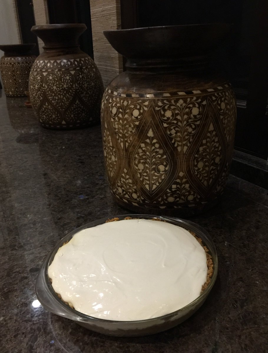 Moms Cheesecake Before We ATTACKED IT????⚔????⚒⚙⛏⛓????
????????????⚡️????⛈???? https://t.co/mZOb6zmpjH