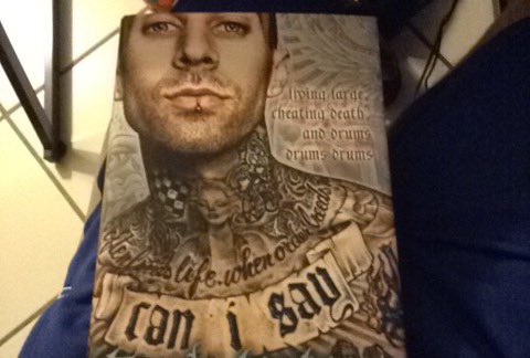RT @rg_unoxx: @travisbarker This book is amazing ! This motivates me to work harder in music ! https://t.co/QFGOGawwkg