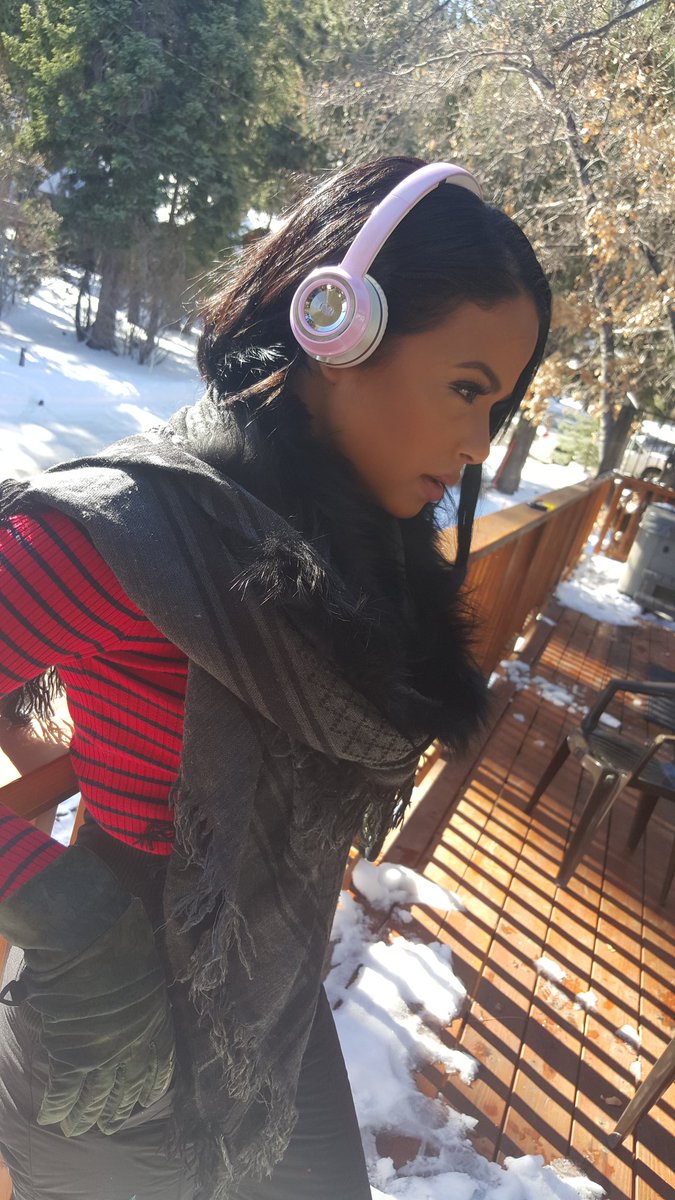 Vibes on the slopes ???????????????????????????? @MonsterProducts https://t.co/flVLQwmkC1
