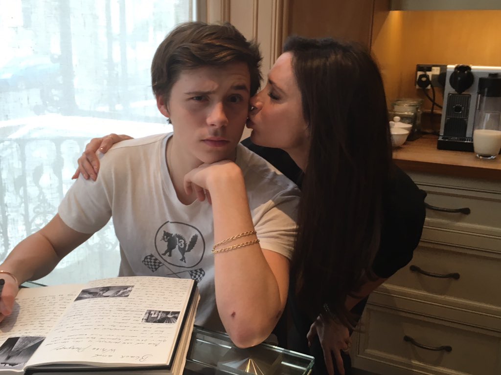 Never too old for a kiss from mum X #embarrassingmummoment X vb ???????????????? @brooklynbeckham https://t.co/cl6Jb1qUs5