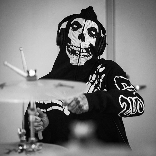 RT @Tillys: .@famoussas X @TheMisfits full-zip sound check with @travisbarker. Shop the collection: https://t.co/EqlYnY8kij https://t.co/jN…