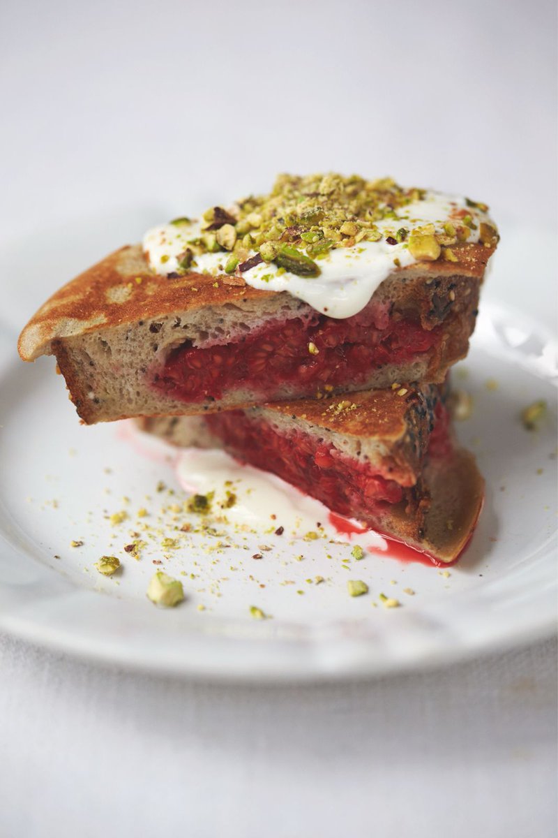 RT @TheHappyFoodie: Berry Pocket Eggy Bread from @jamieoliver makes a delicious, healthy brunch. https://t.co/eqdKcAncnw https://t.co/kxiqm…