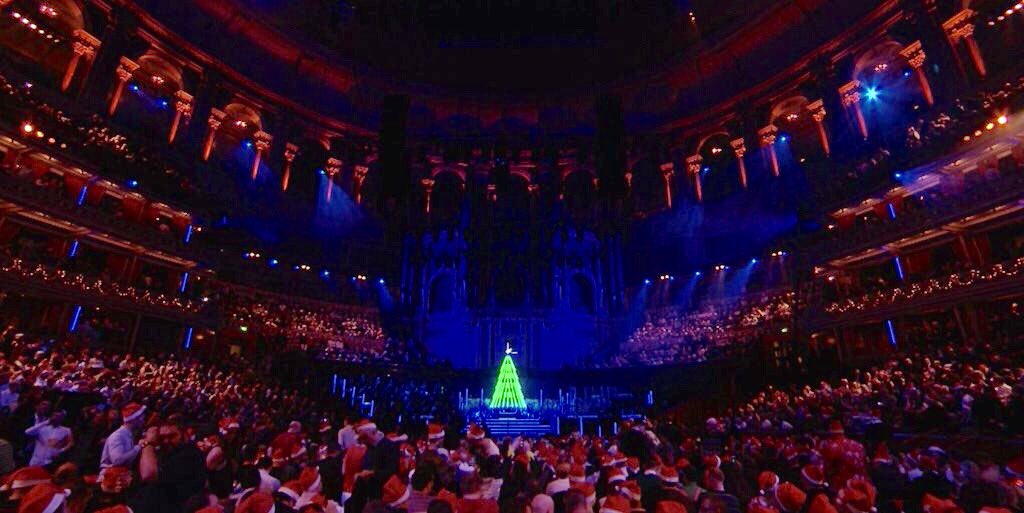 Half hour klaxon! ???? Tune in to @SkyArts to watch A #KylieChristmas ???? 9pm UK time! https://t.co/H4q4kCHU8B
