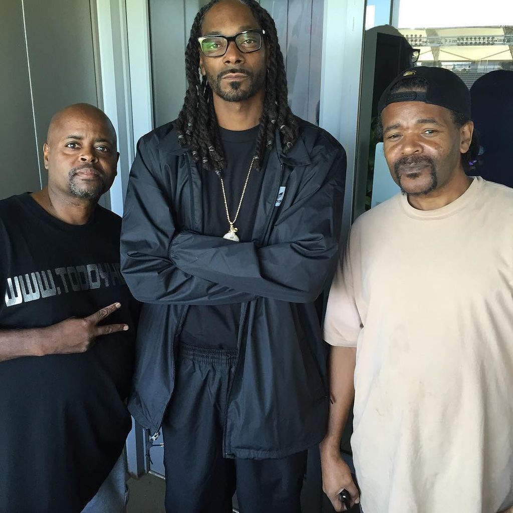Toddy t snoop dogg mixmaster. Ken.  @djpooh https://t.co/D13wUFRPpT https://t.co/QXS58ayHLN