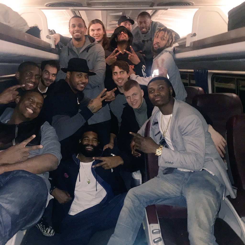 RT @kporzee: All of us. Good team win! #trainridehome #knickstape #anotheronetomorrow ???????????? https://t.co/cm82wfzQe1