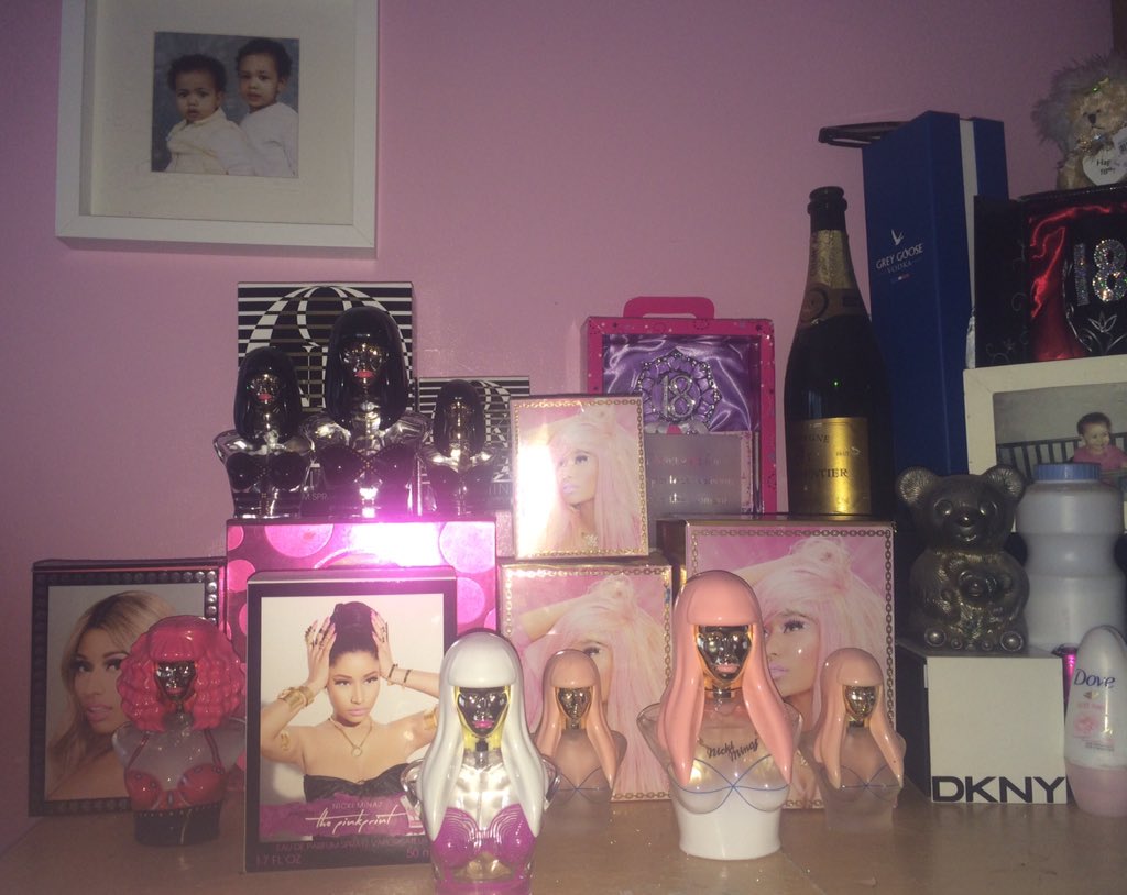 RT @amberleeamby: @NICKIMINAJ I love them all???????????????????????????? https://t.co/gtU6RDW81z