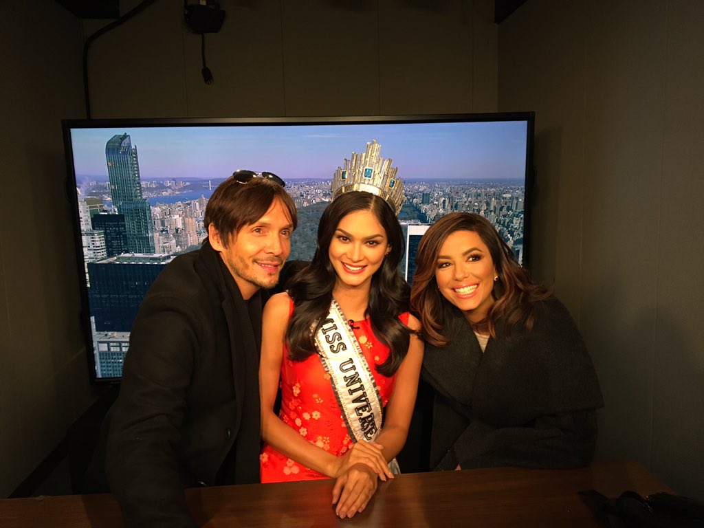 RT @MissUniverse: Look who made a surprise visit during my interview at @AcessHollywood: @EvaLongoria and @kenpaves! - Pia https://t.co/isU…