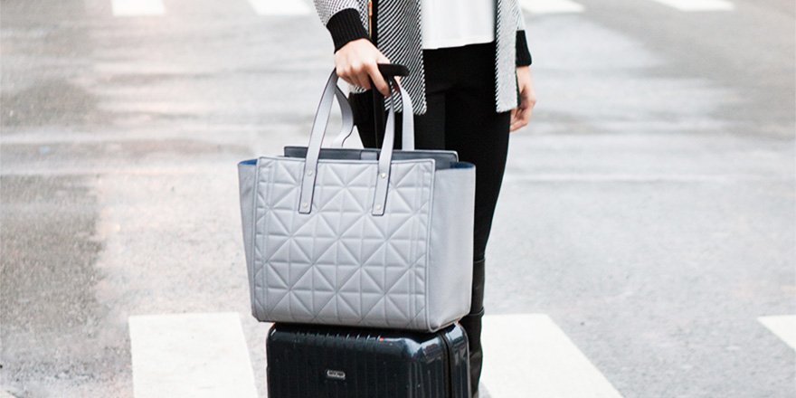 Try some of our tips for packing light (and still looking chic!):  https://t.co/4BBYOLFrEl https://t.co/Jqkz8LVqkm