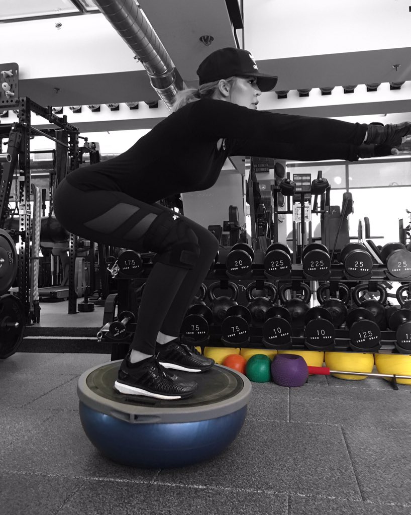 Filmed another Khlo-Fit with @gunnarfitness this morning ????????????????                           Static squat on a bosu ball https://t.co/c5mDznt4dI