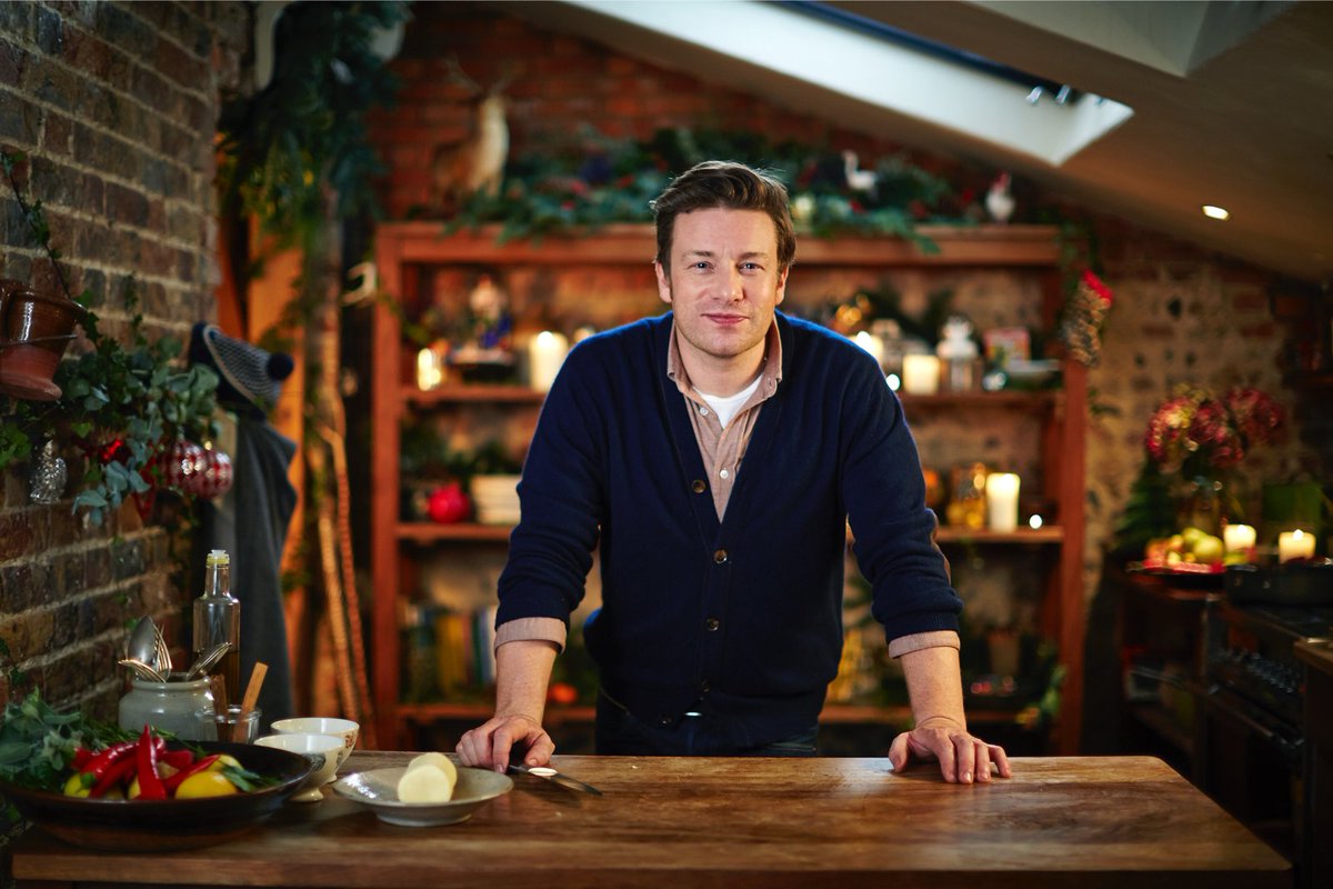 My Christmas special is on tonight 7pm on @Channel4. Got load of tips and tricks for you all! #jamieschristmas https://t.co/dON0vv5Opv