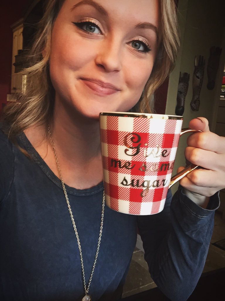 RT @ashtongary: @RWitherspoon My coffee tasted a little bit better this morning. Merry Christmas!???? @DraperJamesGirl https://t.co/DK7Ol7N5eo