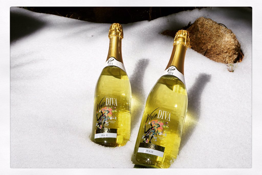 Order @VivaDivaWines at https://t.co/xBmVIUjEpQ #HappyHoliday! #Wine & #Moscato https://t.co/FKsoSkOsMm