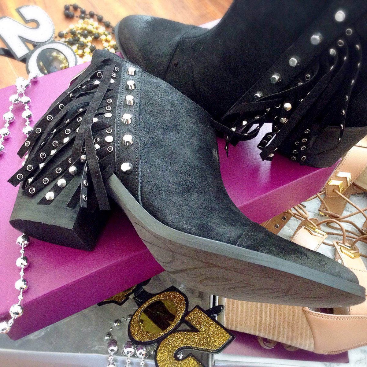 RT @FergieFootwear: #KickOff yr #HappyShoeYear w/ 15% OFF @Fergie shoes & boots!Use #promocode FERGIE15 thru 1/1!https://t.co/MydKEB7Eyv ht…