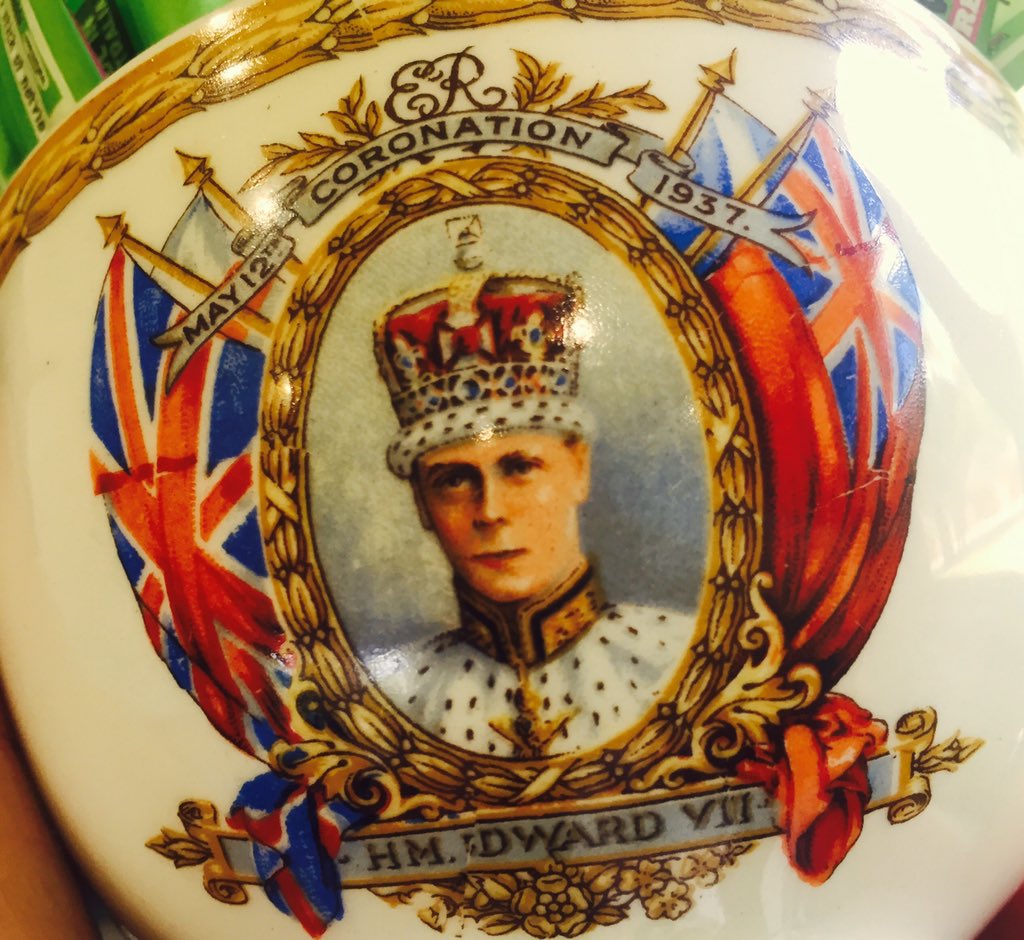 Favourite Christmas gift...an Edward VIII coronation sugar bowl with a misprint identifying him as Edward VII. Cool. https://t.co/1vUWruN3B2