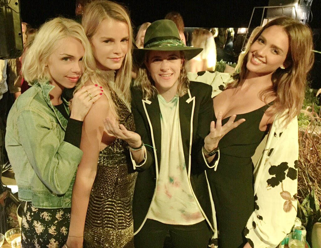 Ringing in 2016 w our fave DJ @samantharonson #NYE2016 https://t.co/IqQIsck80o
