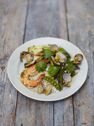 Asian-style seafood parcels with a zingy, fresh marinade! A mighty dish https://t.co/RTuQymRW6V #Fridaynightfeast https://t.co/2BWyzx0UlY