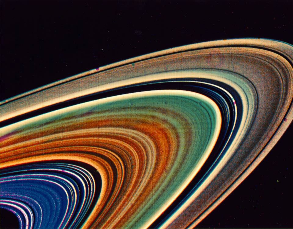 #SaturnSaturday Small color differences in Saturn's rings are enhanced in this image created using Voyager 2 data https://t.co/I14UG0KWx6