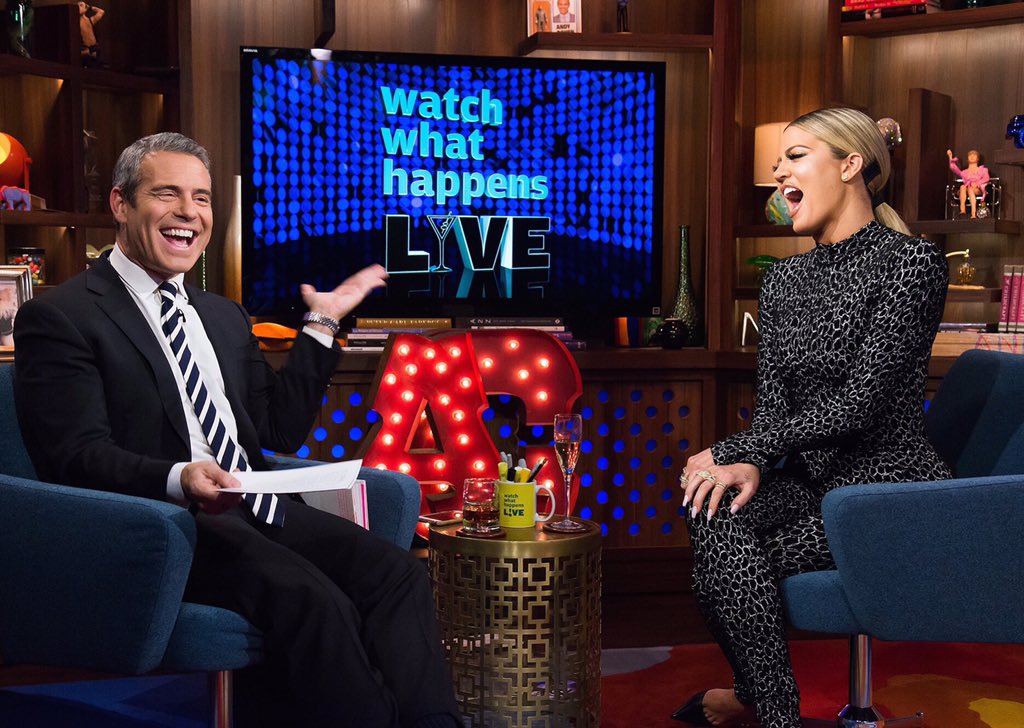 I have no freakin idea why I'm laughing THIS hard!! Is that how I laugh?!?! ???? #WWHL https://t.co/A0uJC5aRBP