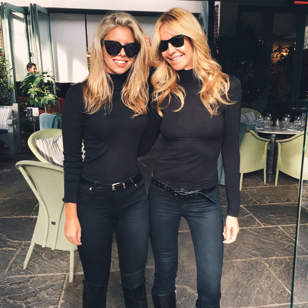 This emoji ???? in real life ???? When you and you're friend show up to lunch in the EXACT same outfit!!! @melissaodabash https://t.co/xcemEbsfsc