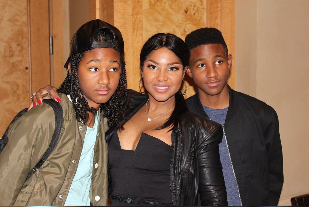 RT @bsmart4life: LOOOOVE this pic of @tonibraxton and her handsome boys Diezel & Denim!! ???????? https://t.co/rA7gIJn6OG