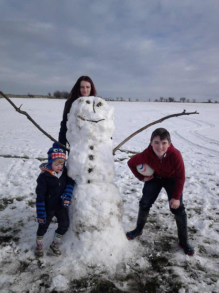 RT @StacieShaxton: @IAMKELLYBROOK we did build a snowman.. My advice do it https://t.co/NKXacHpthu