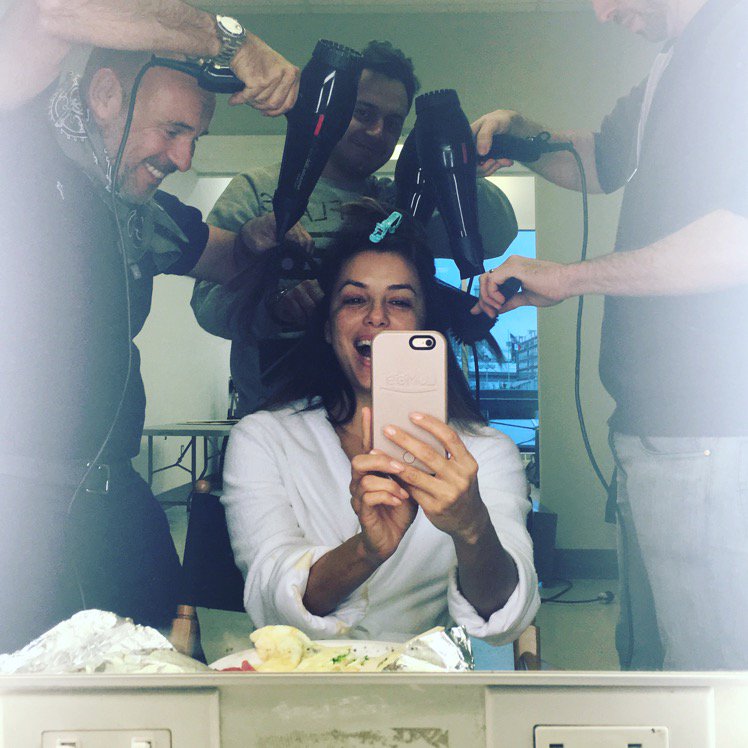 Who doesn't love a three person blowout? @lorealparis #lorealista #glamsquad #TooEarlyForMe https://t.co/xO2EmvgZFu