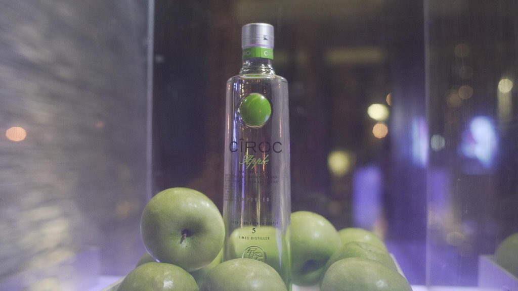Hosting a #GoldenGlobes viewing party this weekend? Toast to the winners with the BEST, @Ciroc! #CirocStars https://t.co/5hGOUY8rgv