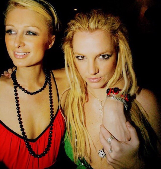 RT @britneyarmy123: Throwback to 2006!! These two queens influenced who I am today @ParisHilton @britneyspears https://t.co/Ja23P1xtdn