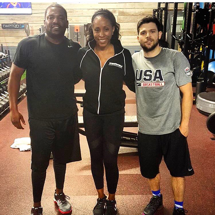 Big morning workout at @Unbreakable with the great @LatrealMitchell !!! https://t.co/Ulu6EZYGNV